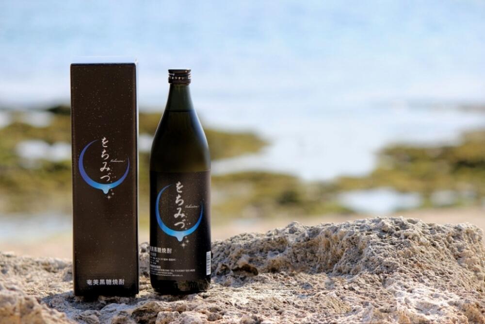 焼酎 【奄美黒糖焼酎】をちみづ〔箱入り〕 25度900ml 新納酒造 