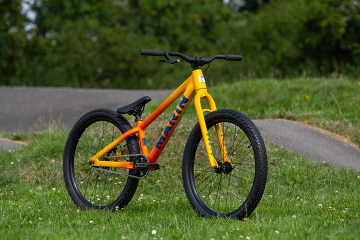 マリン MARIN25 ALCATRAZ 24 COMP(アルカトラズ) 24型 YELLOW FEDE