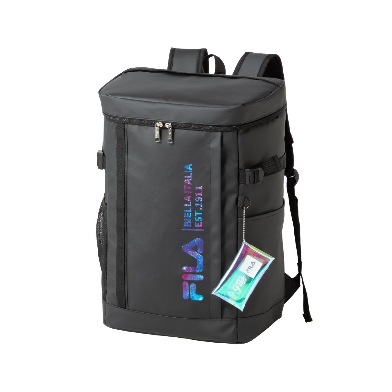 FILA フィラ チャーム付きスクエアリュック ブラック(ブルーロゴ