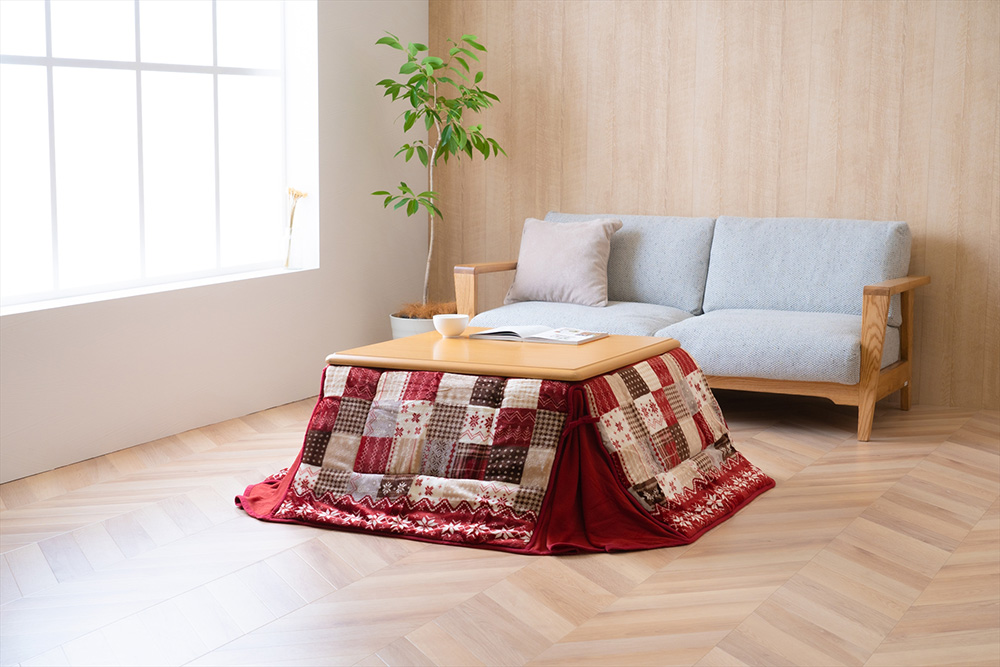 赤い装飾模様の木製電気こたつ 赤い装飾模様の木製電気こたつ