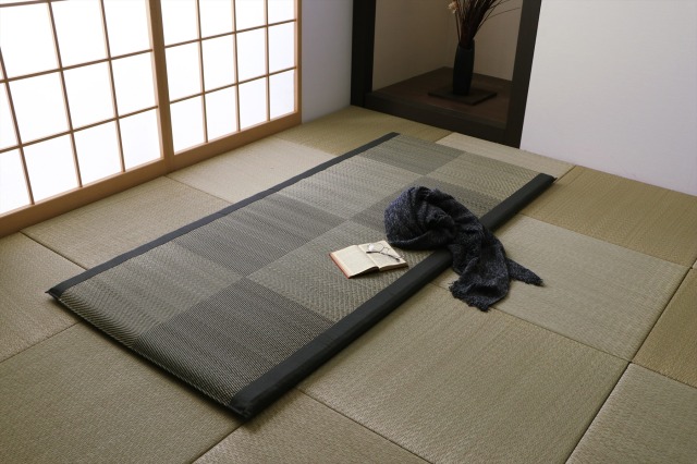新品 い草 ラグ 国産 ごろ寝マット くつろぎ 折畳み可 約90×200cm コ 楽天市場】い草 い草マット 国産 ごろ寝マット くつろぎ 折畳み
