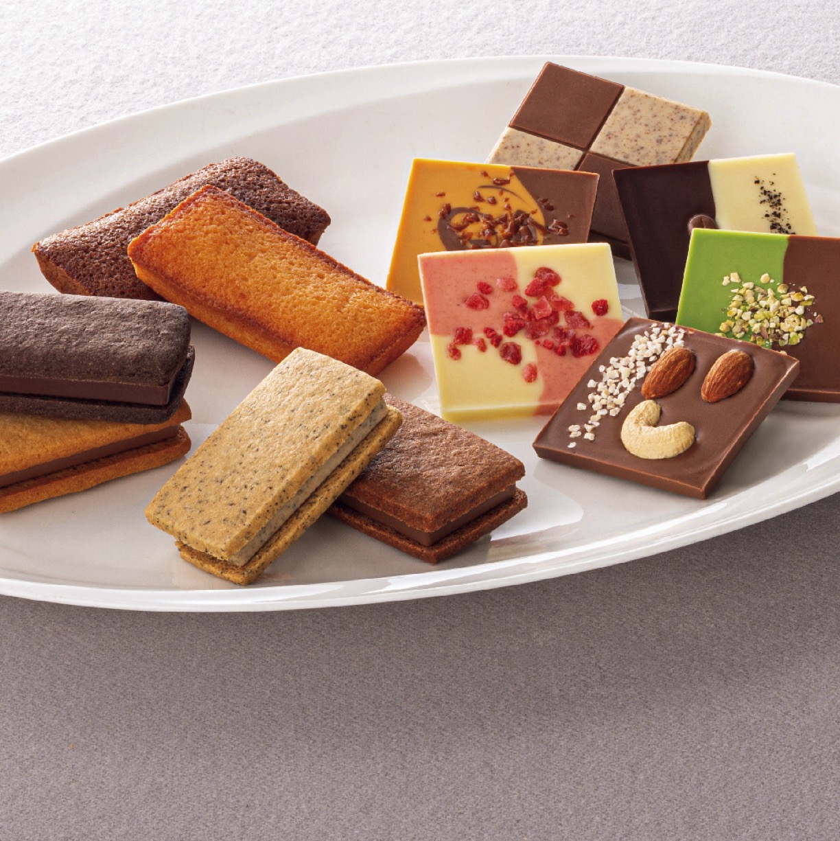 ラ・メゾン白金 ガトー＆タブレット フィナンシェ ショコラサンド  