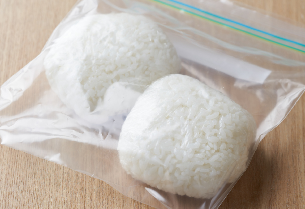 炊いたご飯は温かいうちに冷凍